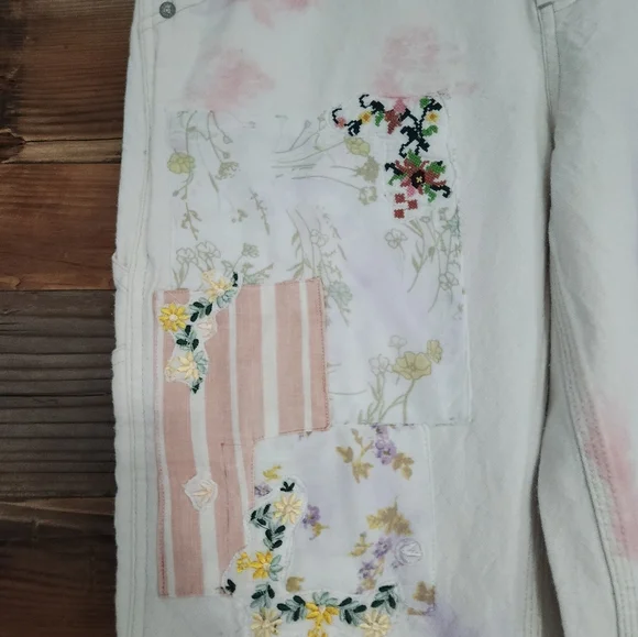 Free People Patchwork & Embroidered Love Alive High Rise Boyfriend Jean Size 29 - Picture 3 of 7